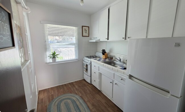 2023 W Olive Ave Unidad 2021 W Olive Ave