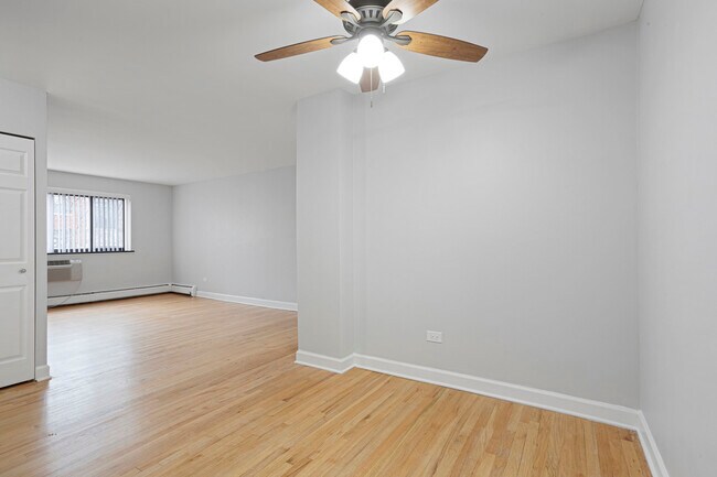 Photo - 6758 N Sheridan Rd