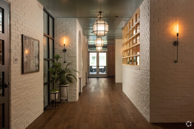 Descansa - Sylvan Uptown