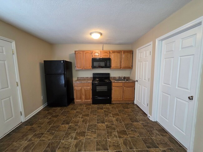 Building Photo - 203 Beech St Unit B