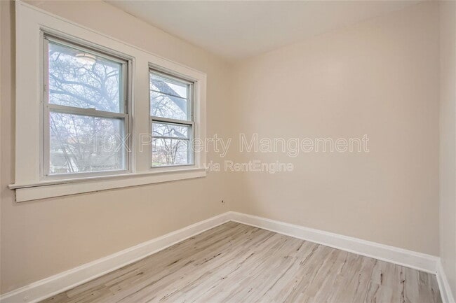 Photo - 1097 E 16th Ave