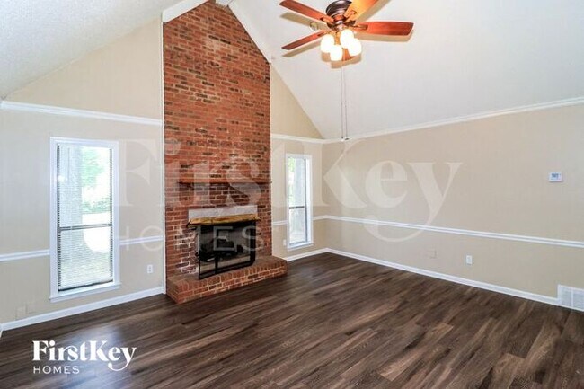 Photo - 970 Hawkview Dr