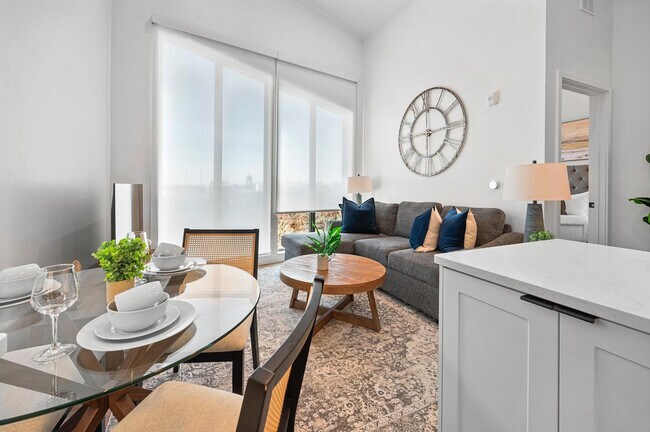 Photo - 282 Bremen St Unidad SI ID1240288P