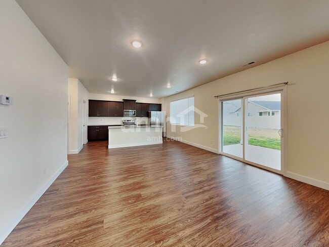 Photo - 884 N Garnet Creek Ave