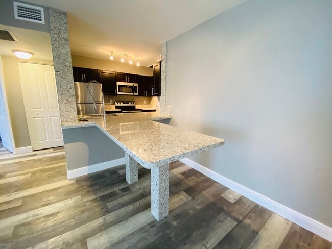 Building Photo - 2831 N Oakland Forest Dr Unit 101