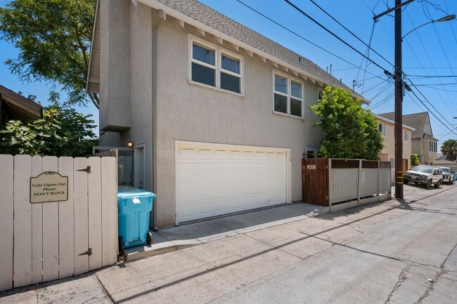 Building Photo - 3536-3538 Herman Avenue Unit 3538