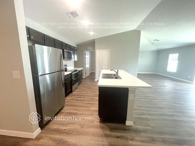Photo - 833 NE 9th St