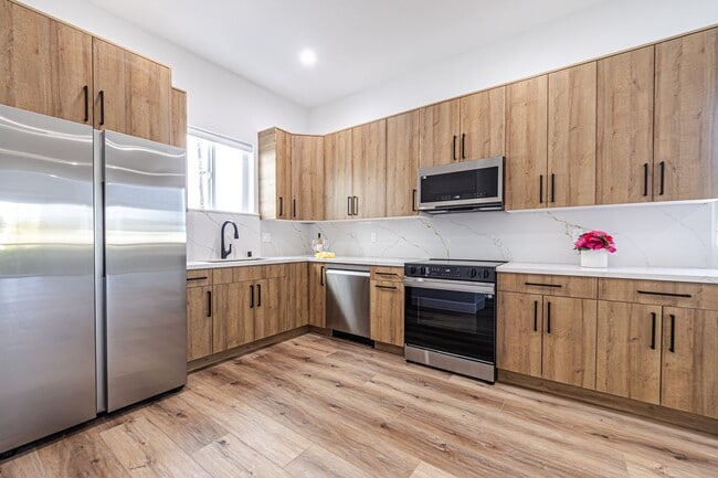 Photo - 4443.5 Auckland Ave Unit 4443.5