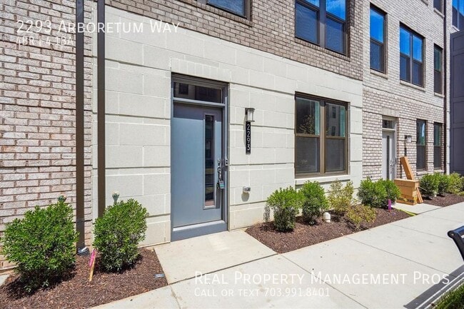 Photo - 2293 Arboretum Wy