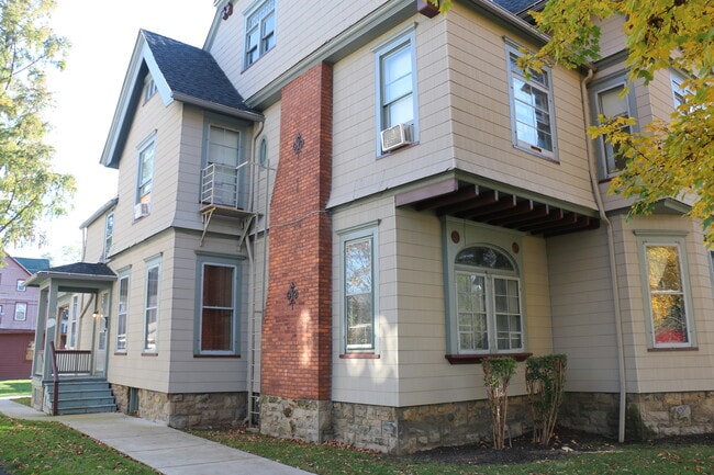 Building Photo - 356#3 Unit 1