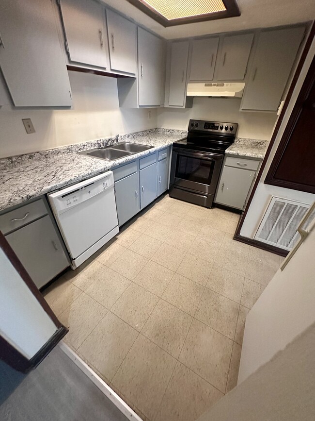 Photo - 1628 Alexander Ct Unit B