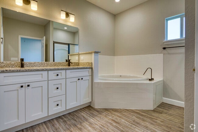 2BR, 2.5BA - 1425SF - 2401 NW 21st St Winter Haven, FL