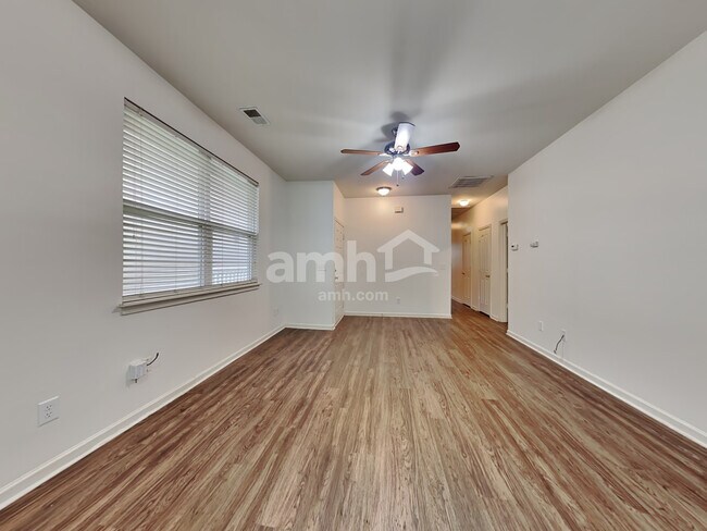 Photo - 194 Chemistry Circle