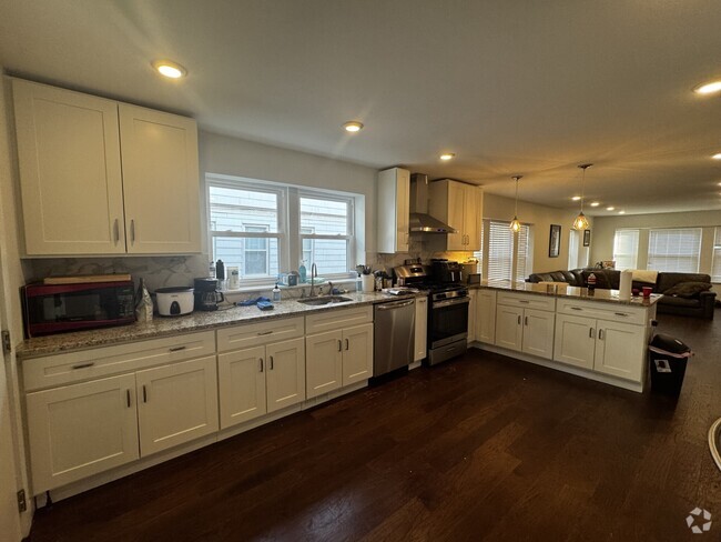 Building Photo - 79 Bailey Rd Unit 1 Rental