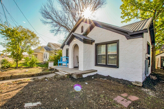 Photo - 1500 E Main St