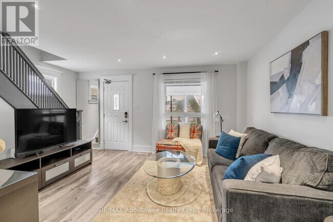 Photo - 5111 Kitchener St