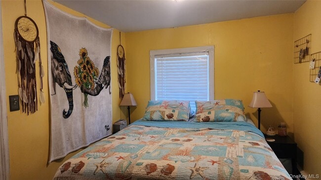 Photo - 193 Commack Rd