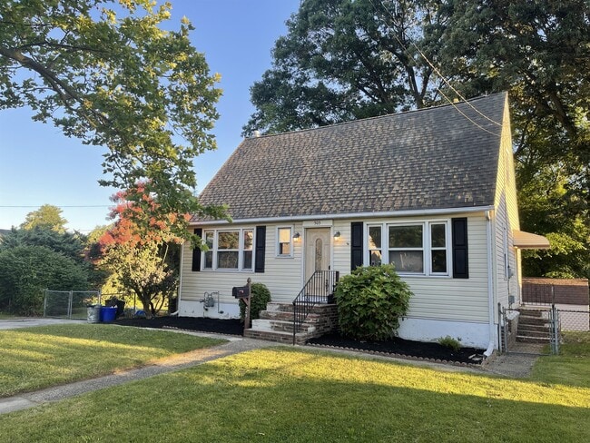 Building Photo - 505 Brooke Ave