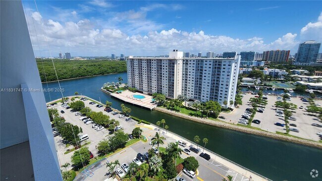 Building Photo - 500 Bayview Dr Unit 1725 Rental