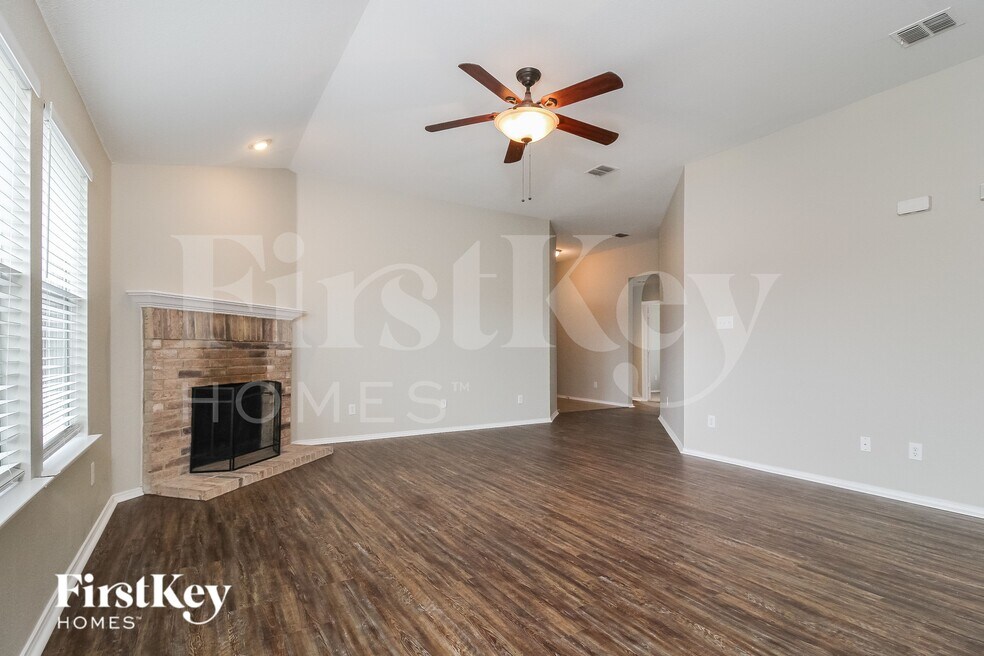 802 Hawthorne Rd
