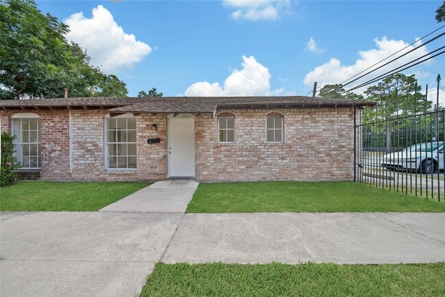 Building Photo - 10006 Neuens Rd Unit 1