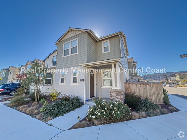 Building Photo - AVAILABLE DECEMBER - 3 Bedroom/2.5 Bath Sa... Rental