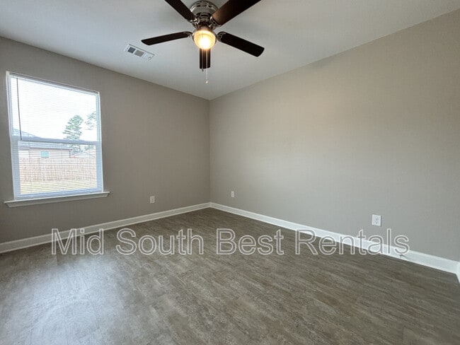 Photo - 105 Redbud Ct