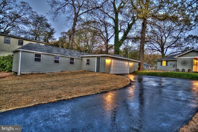 Photo - 211 Sillery Bay Rd