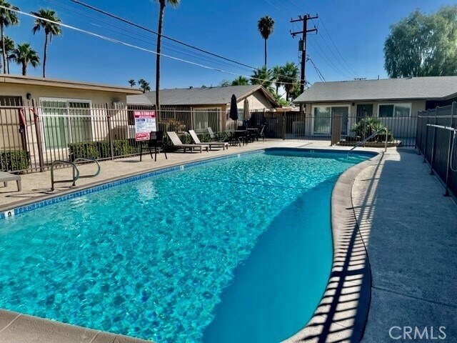 685 E Vista Chino Unit 4