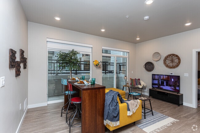 2BR, 2BA - 996 SF