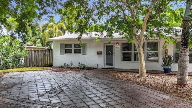 Building Photo - 2840 NE 16th Ct