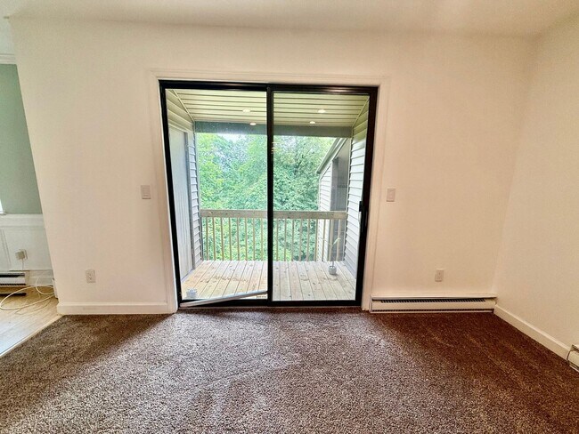 Photo - Charming 3 BR / 2 BA Top-Floor Condo | Blackberry Hill Village