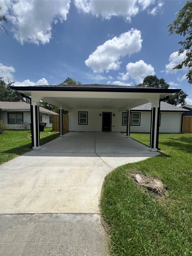 Photo - 7613 Lady St