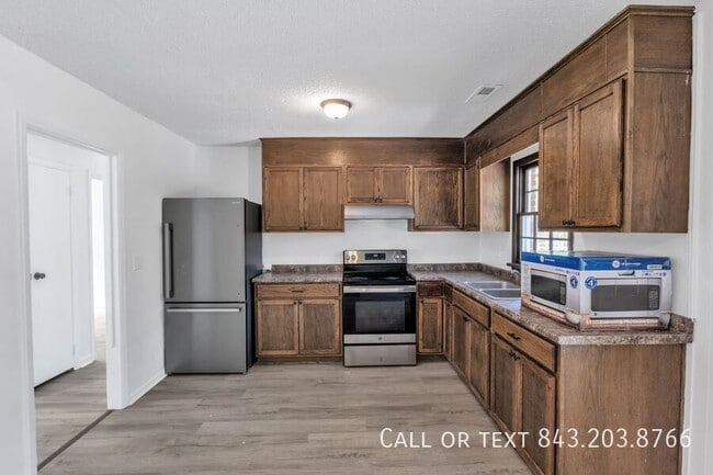 Photo - 301 Sprucewood Dr