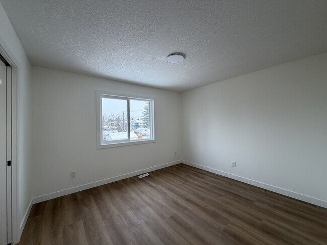 Photo - 11323-11106 106 St Unit 1 (Main)