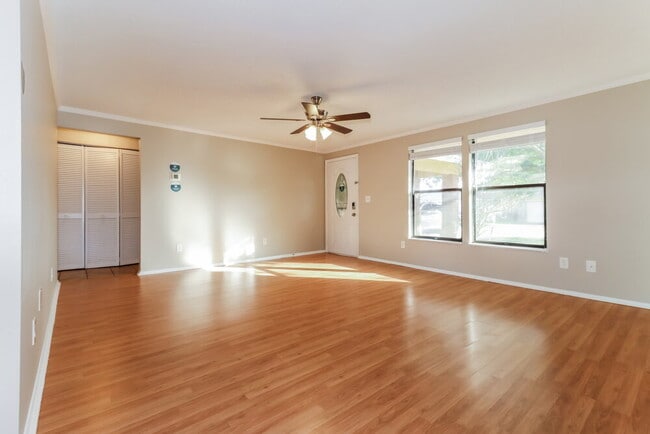 Photo - 7801 Glencoe Dr