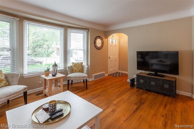 Photo - 1997 Henrietta St