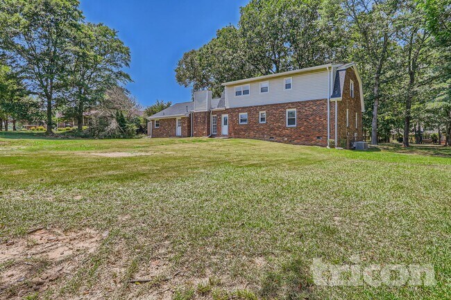 Photo - 130 Southwood Ct