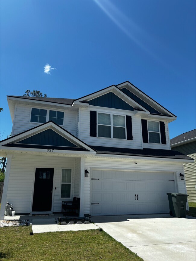 Building Photo - 827 Abode Ave