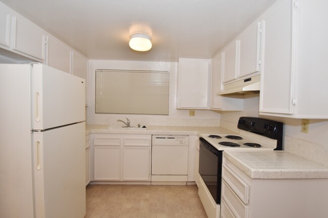 Photo - 1575 Oak Apartment Homes