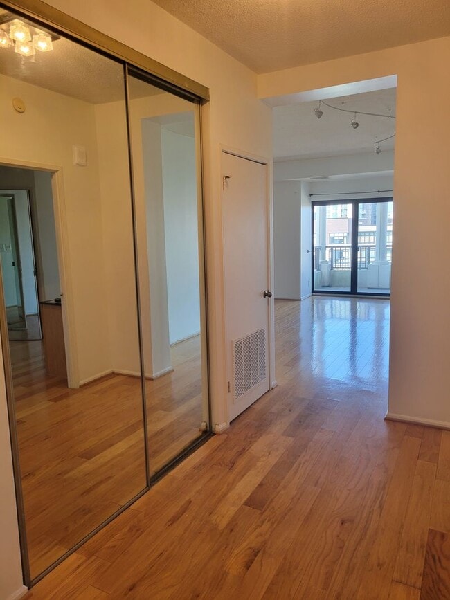 Photo - PENTHOUSE CONDO! ROSSLYN!