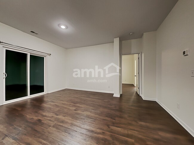 Photo - 275 Hogan Dr