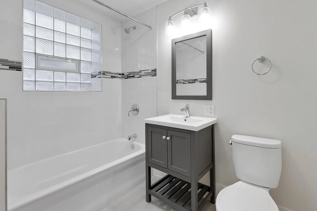 Photo - 6041 S Saint Lawrence Ave Unidad 2N