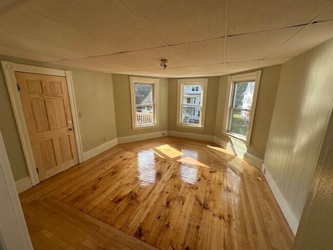 Building Photo - 83 Coombs St Unit #3 Rental
