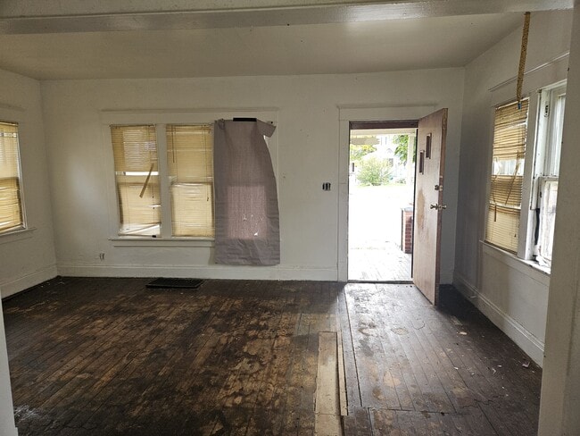 Photo - 3273 N Detroit Ave