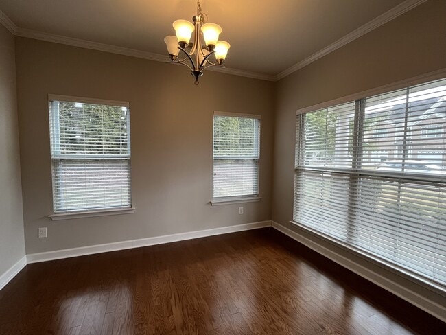 Photo - 5661 Tipperlinn Way