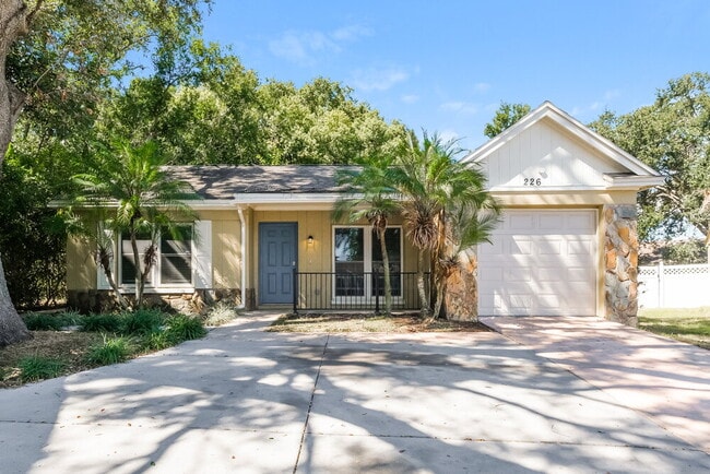 Building Photo - 226 Regal Park Dr