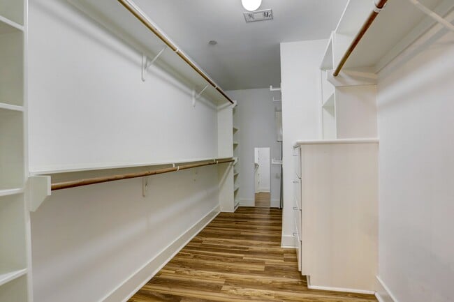 Building Photo - 7650 Springhill St Unit 304