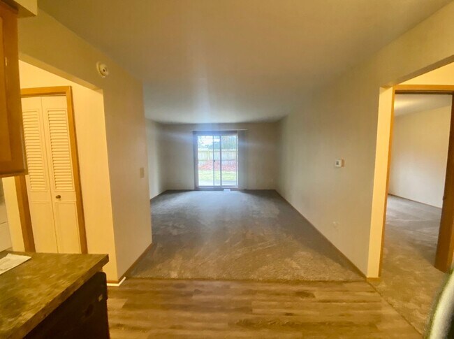 Photo - Ground Floor Large 1 Bedroom 1 Bath Available Unidad IVA36