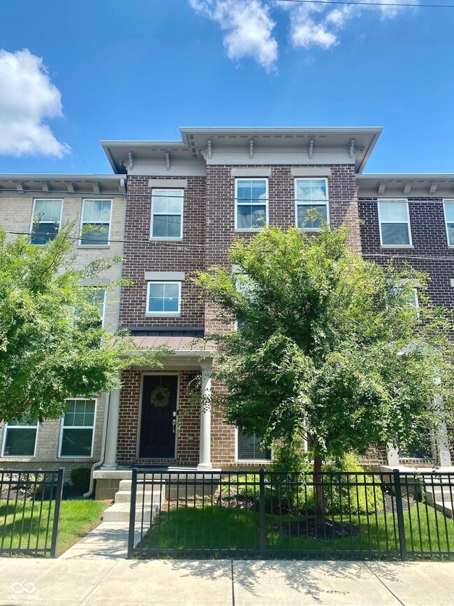 Building Photo - 1559 Bellefontaine St Rental